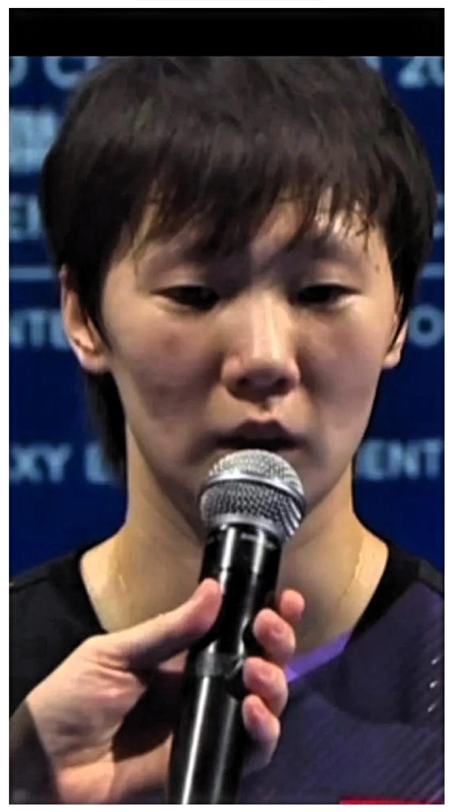 拼尽了全力，却只捧个亚军回去，换作常人心里那道坎能轻易过去吗？

王曼昱拼尽全力