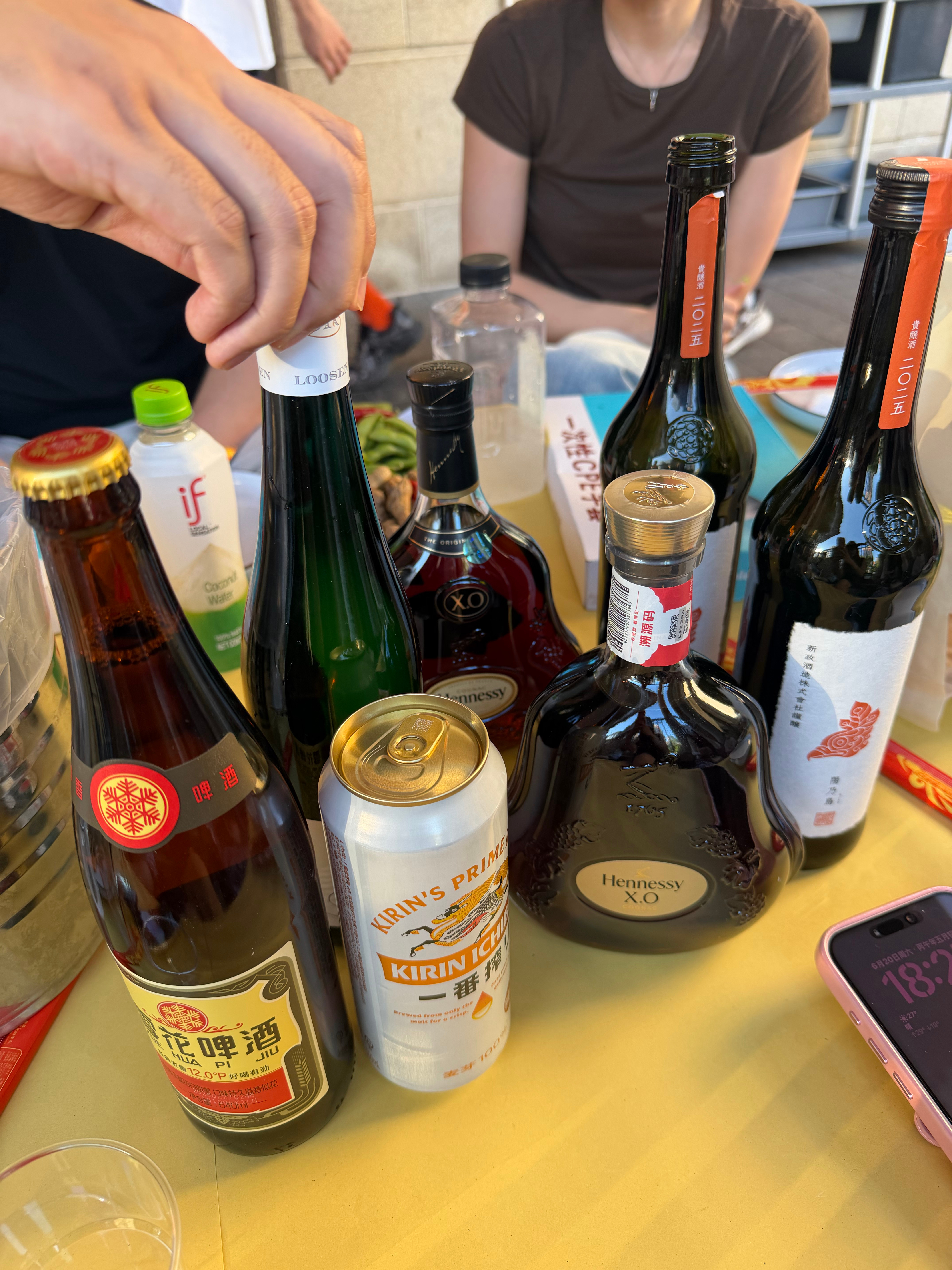 五个人喝五种酒 还带仨喝喜乐的 