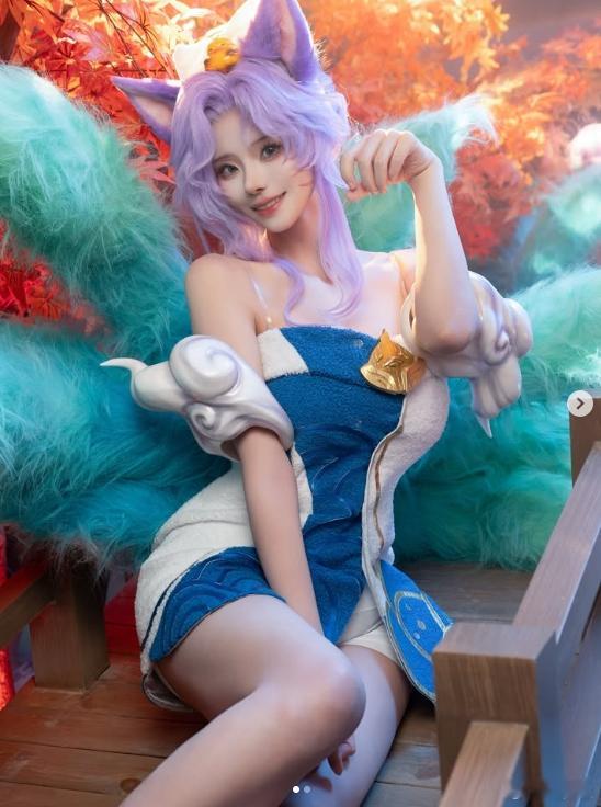 Faker美女粉丝晒照Cos温泉阿狸皮肤：紫色的头发也很有韵味哦~2025LCK