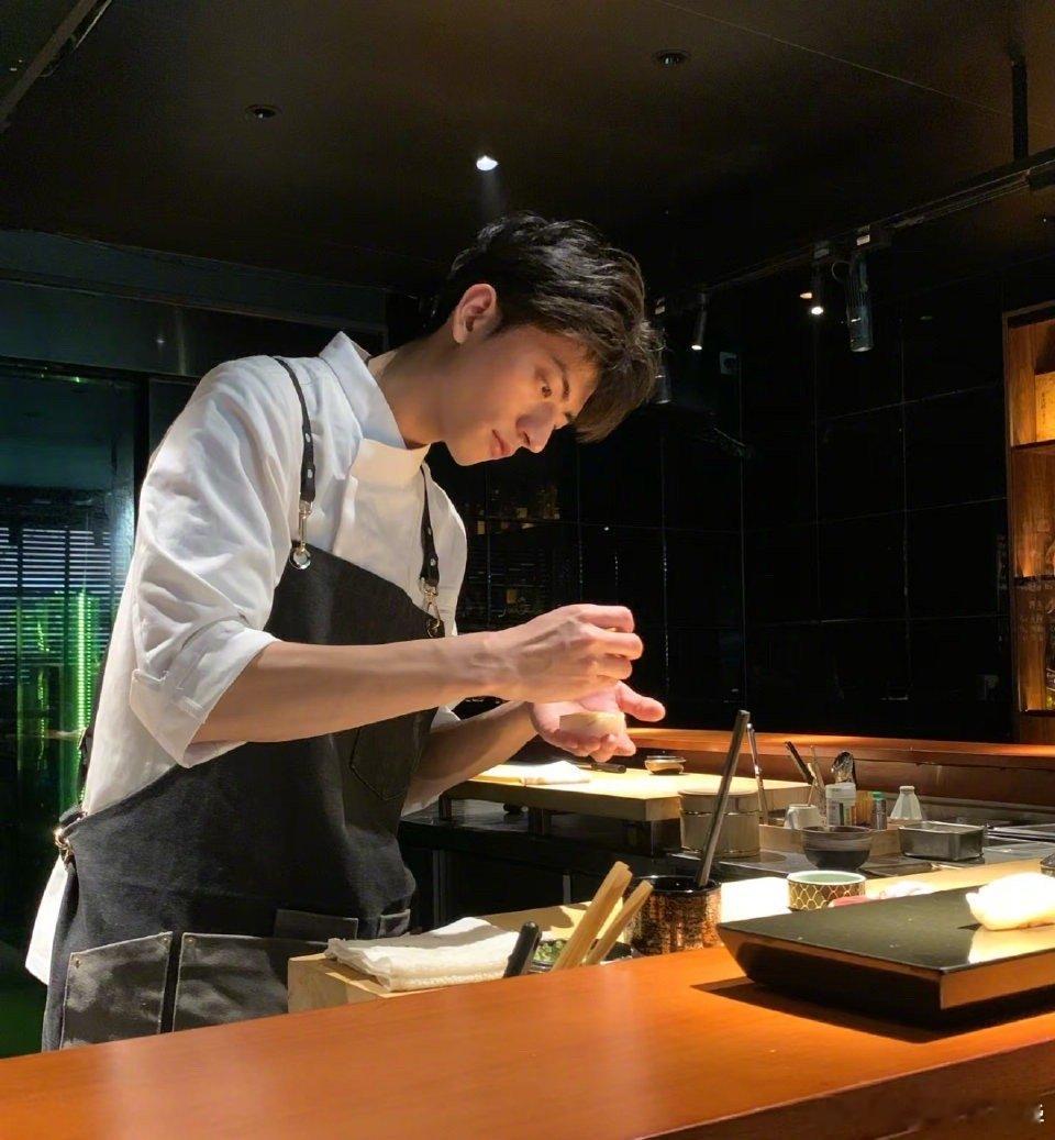 建议恋综选人标准向这里看齐  家人们谁懂，本以为是看做饭，结果被《炙热游戏：百厨