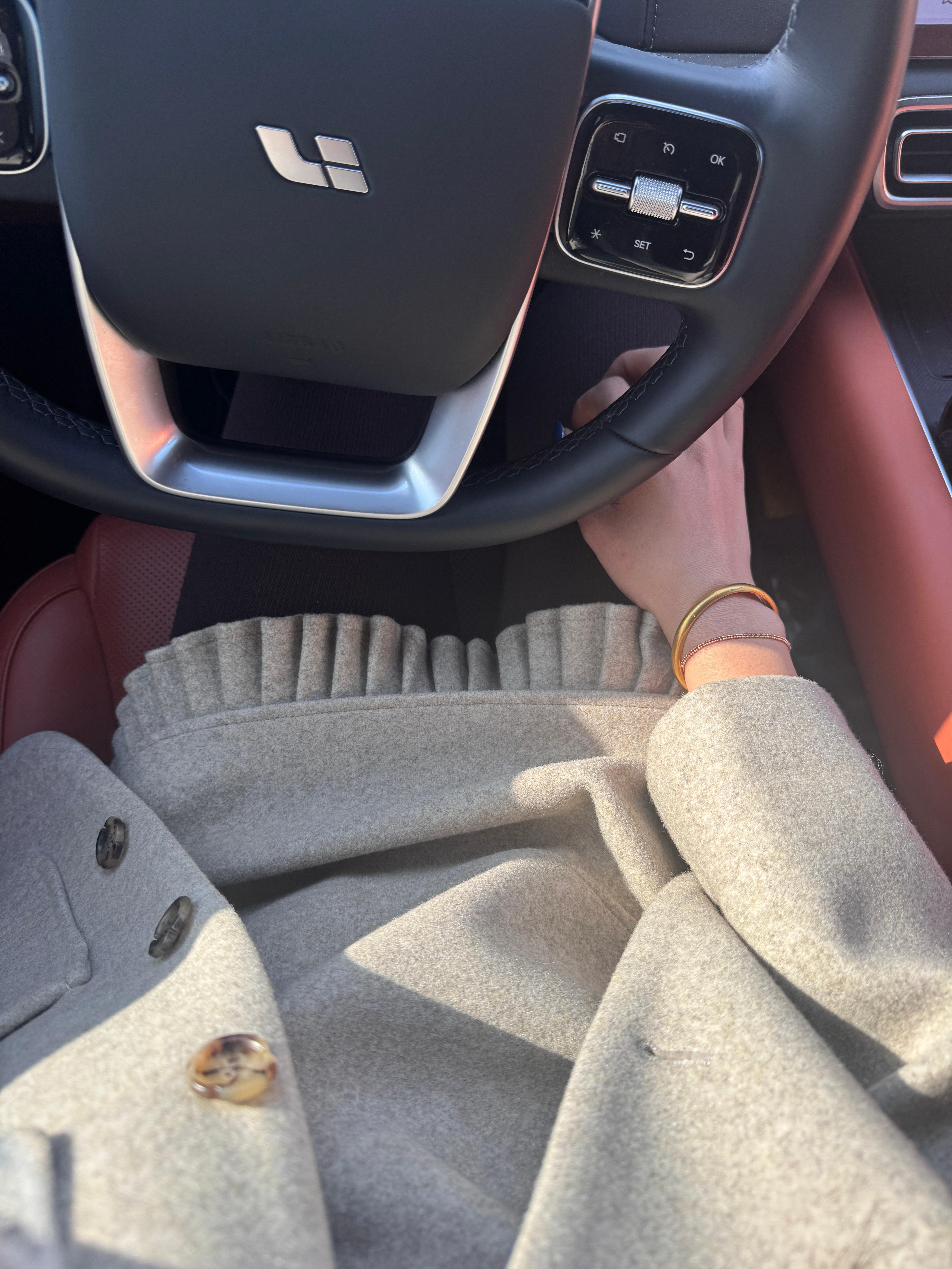 今天穿的特别符合我还是10岁小盆友时候的品味 