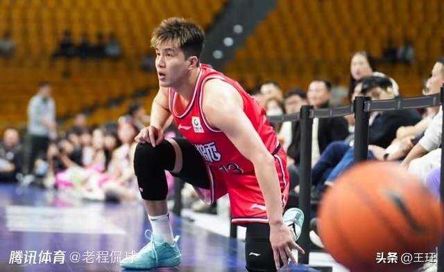 心碎！郭艾伦受伤后会退役吗？亲承“前叉断了”飙泪，33岁老将恐被迫告别

“前交