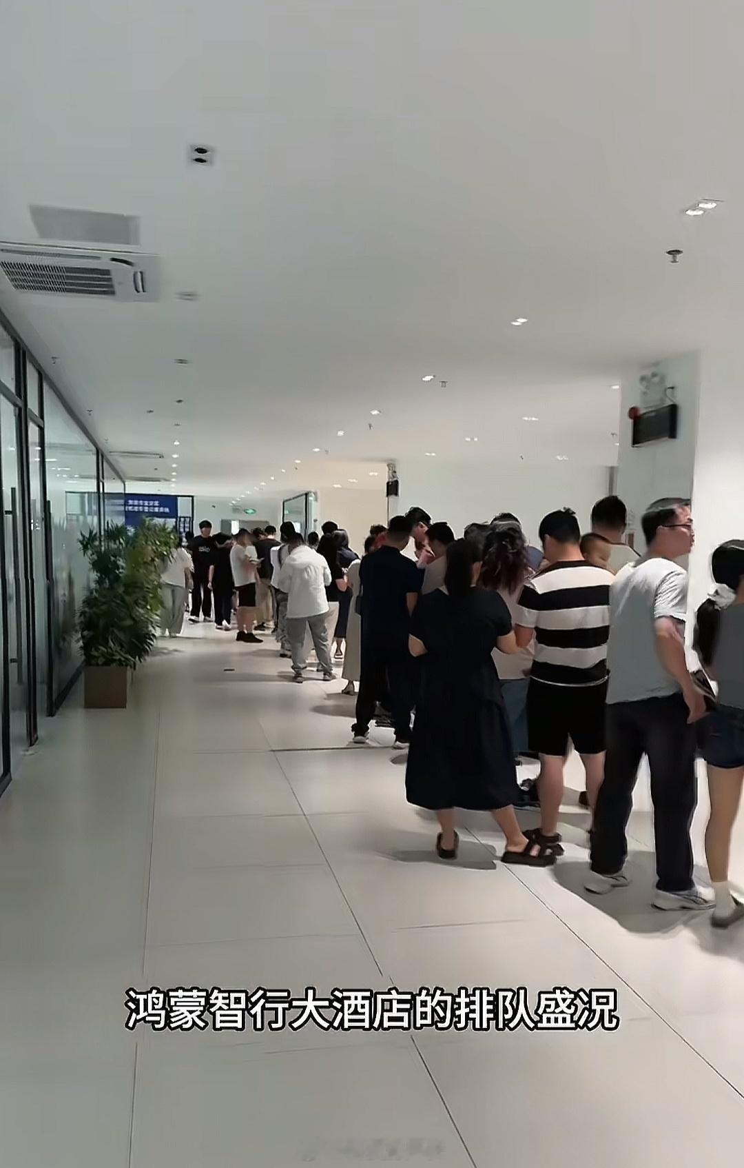买辆二手问界M5跑网约车，到饭点去鸿蒙大酒店吃饭，然后充电洗车基本没成本，全都是