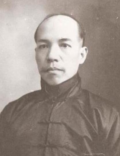 1903年，梁启超30岁时为了延续梁家血脉，娶了17岁的陪嫁丫鬟王桂荃，同房时梁