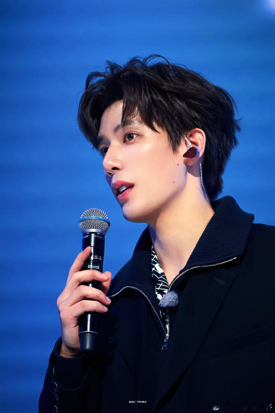 我也想要王安宇这样的朋友超燃青春的合唱 王安宇真的好会照顾人啊，不管是舞台上还是