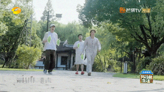 彭昱畅边跑边追边喊向往的生活 彭昱畅喜剧魂彻底藏不住啦！在《向往的生活》里和哥哥