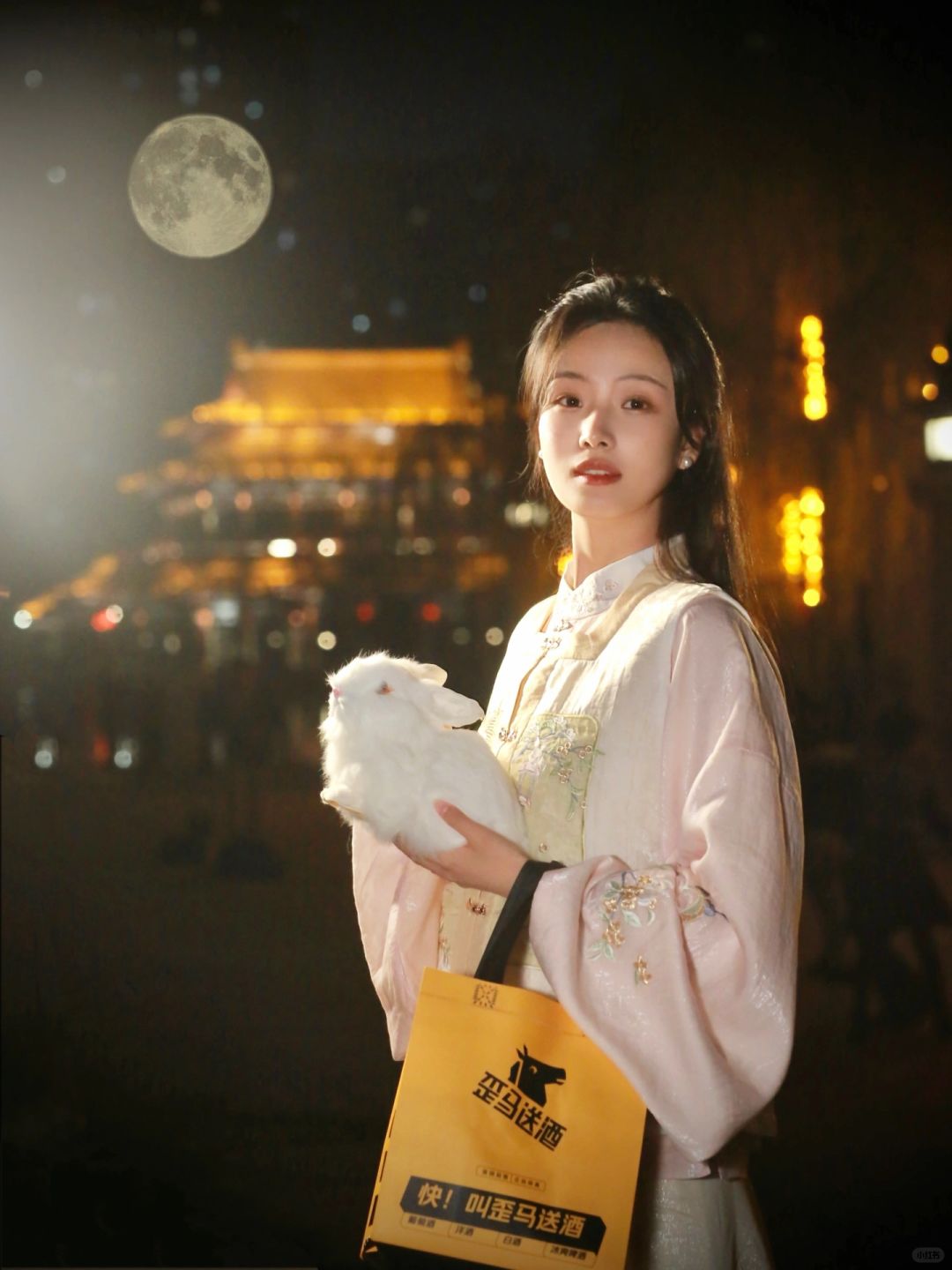 但愿人长久，月和美酒是中秋