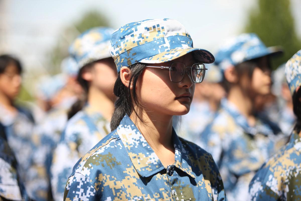开学军训，好多孩子白白吃大亏，不是体力不行，而是家长没提前叮嘱到位！

很多家长