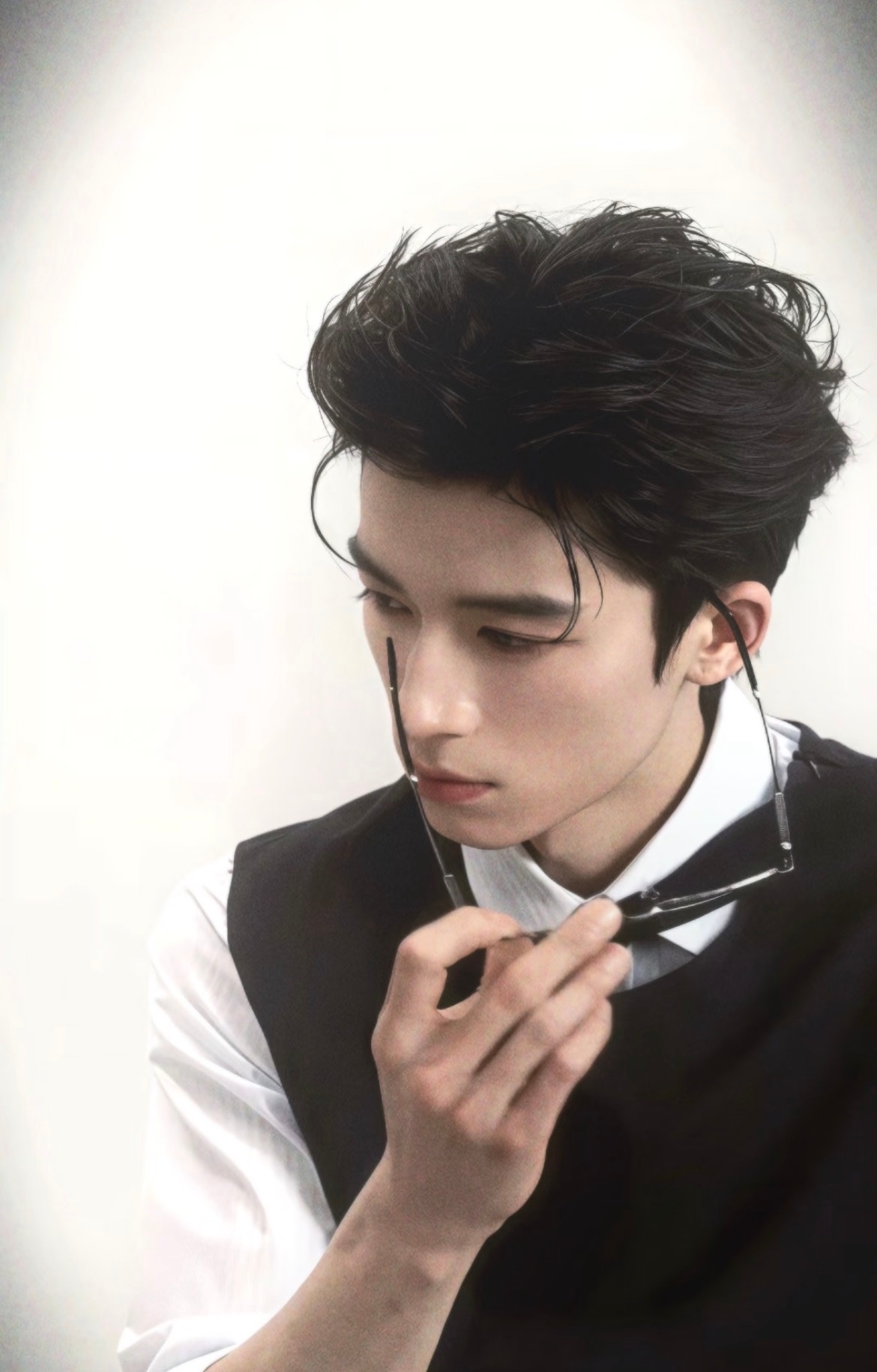 王星越听到祝绪丹理想型的反应这种人设破列的反差视频最搞笑了！尤其是在王星越掉下凳