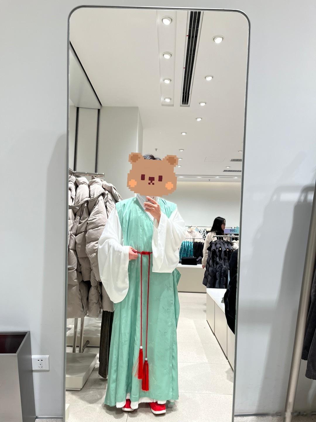 这个灯光打的感觉像玉色了？ ​​​