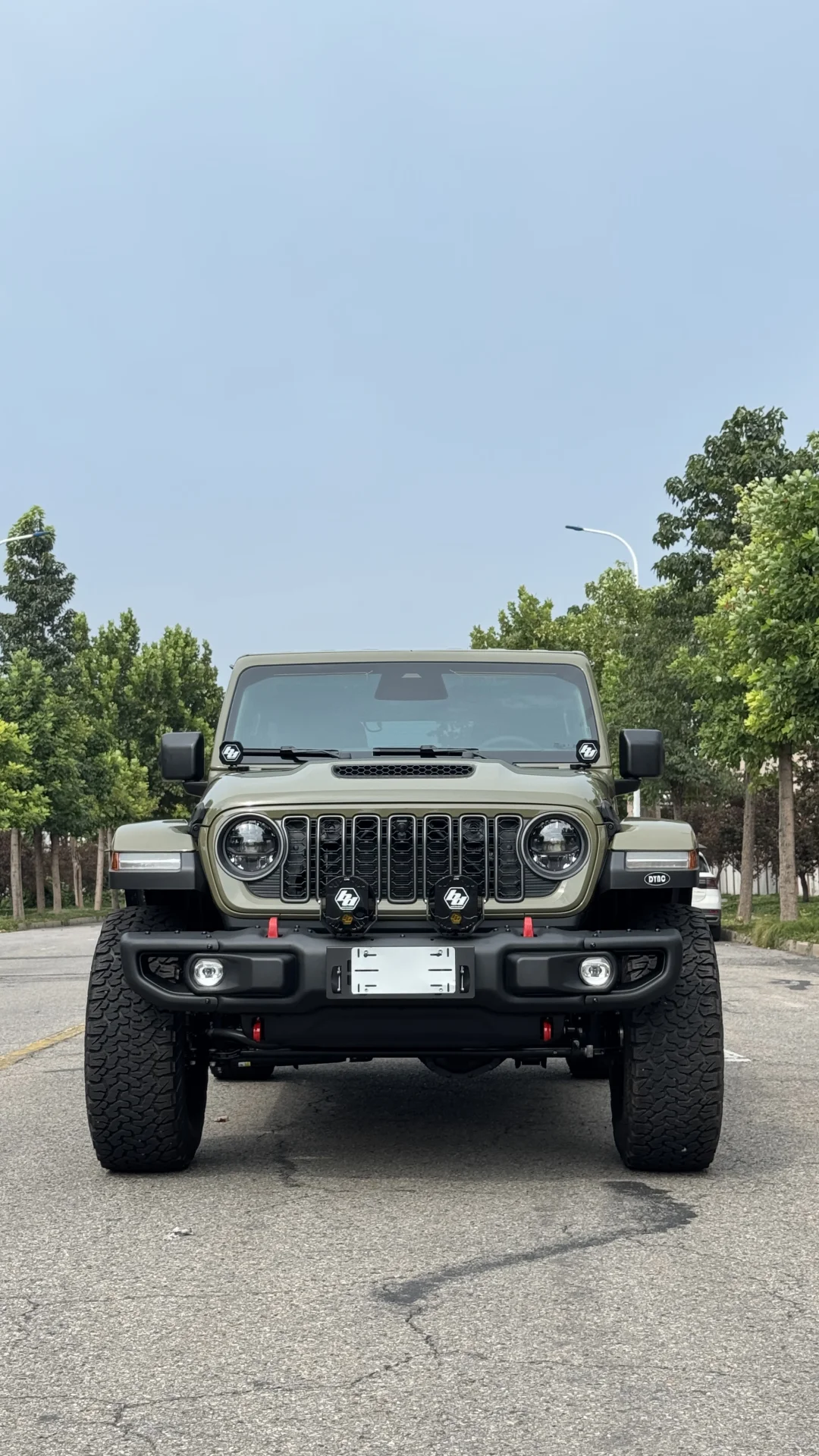 全国首台中东卢比肯X392引擎盖致敬绿交付