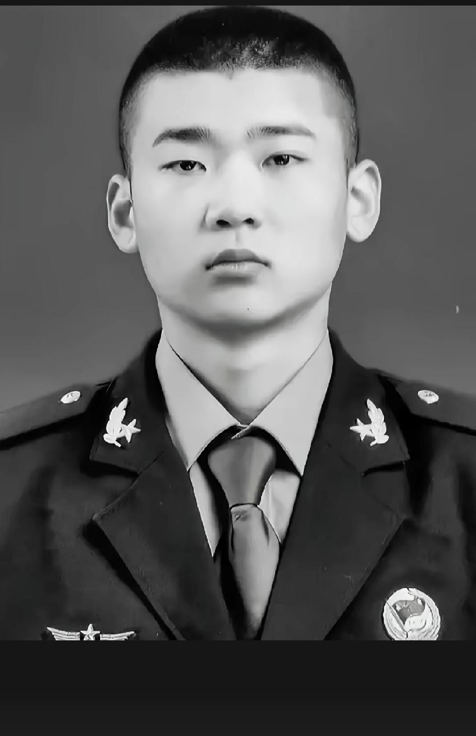 21岁山东00后空降兵王坤，入伍仅2年拿到首跳勇士，却在2024年5月14日在普