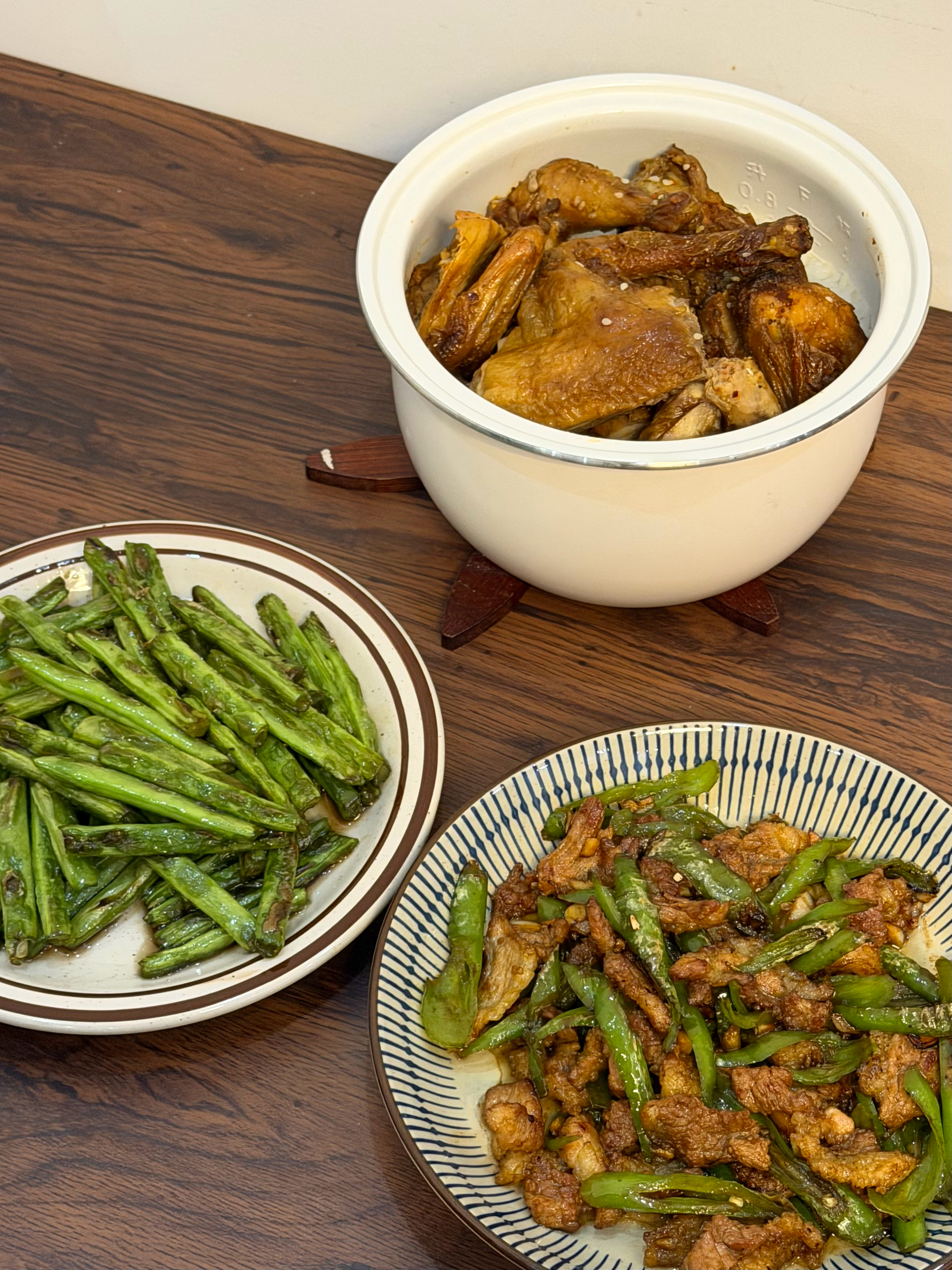 好久没分享吃什么了🤗乳鸽焖饭 辣椒炒肉 干煸四季豆 