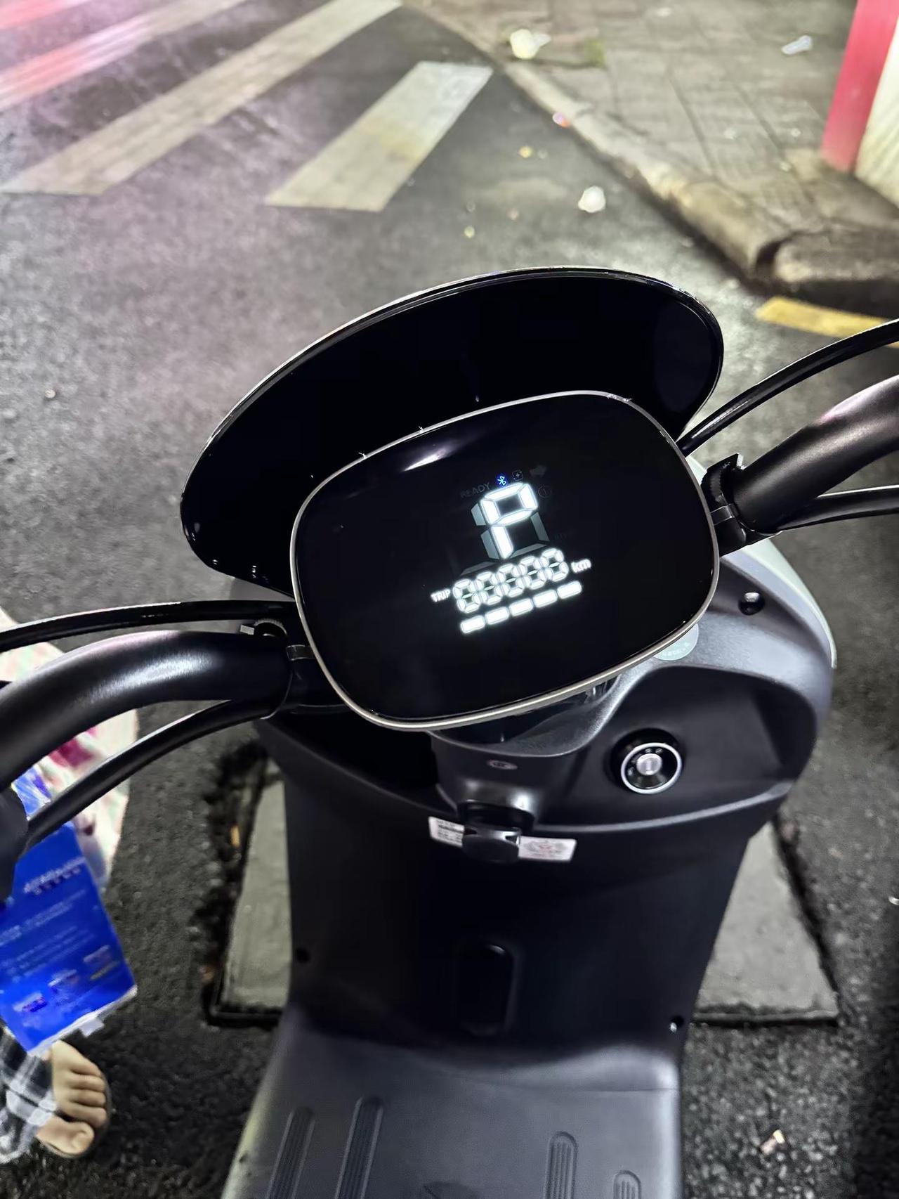 一天当中最放松最自由的就是下班后骑着我的小迪吹着晚风漫无目的开着，轻松惬意，终于