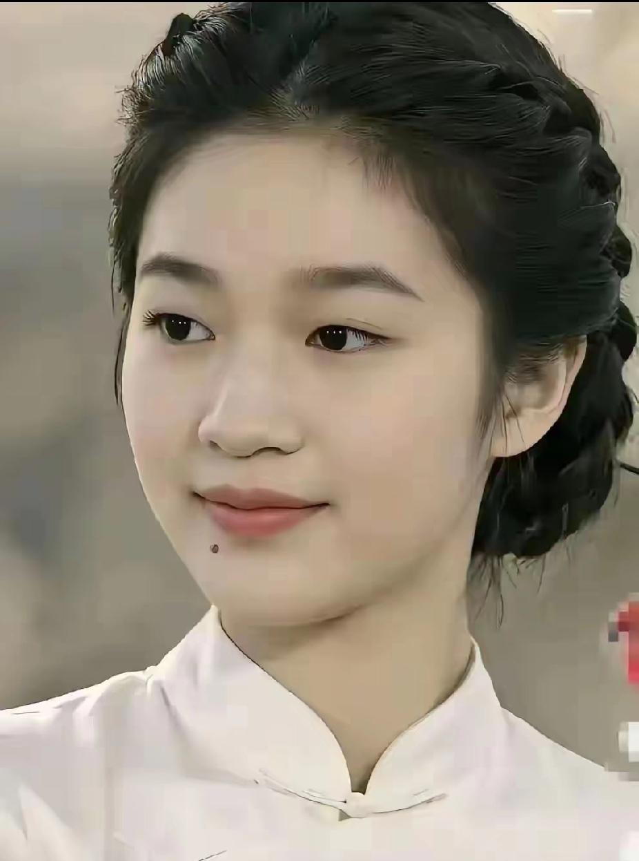 我的天！全红婵这张旗袍造型，直接美到我失语😭
 
谁能想到，赛场上那个跳台小魔