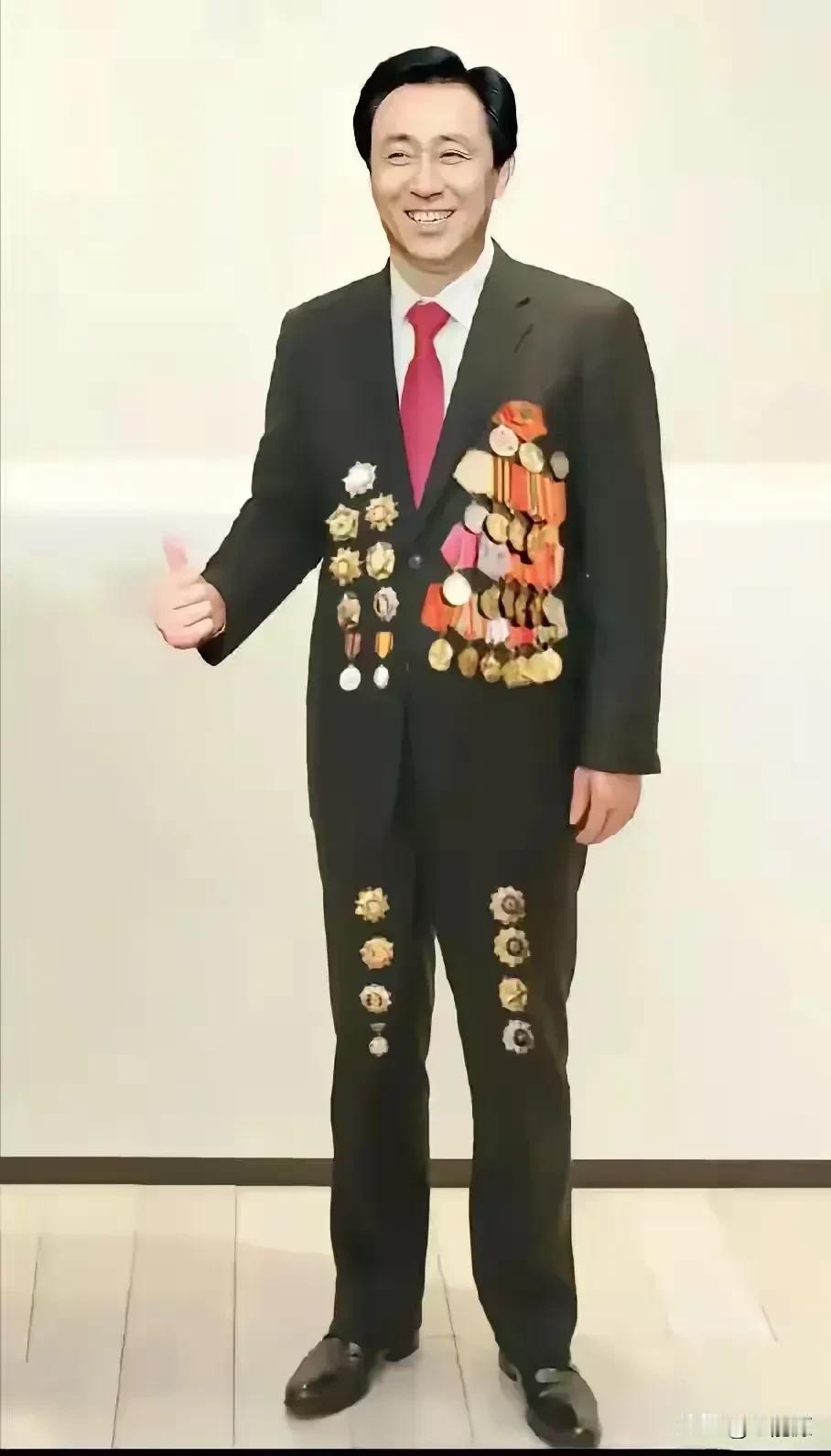 许家印果然集万千宠爱与荣耀于一身啊，还屡次获得全国劳动模范奖，还荣登天安门观礼。