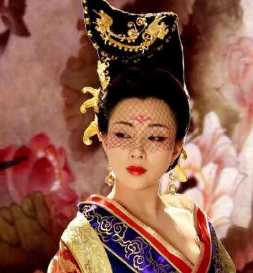 649年，李世民临终发问，武则天用八个字就保住了性命。
 
649年盛夏，唐太宗
