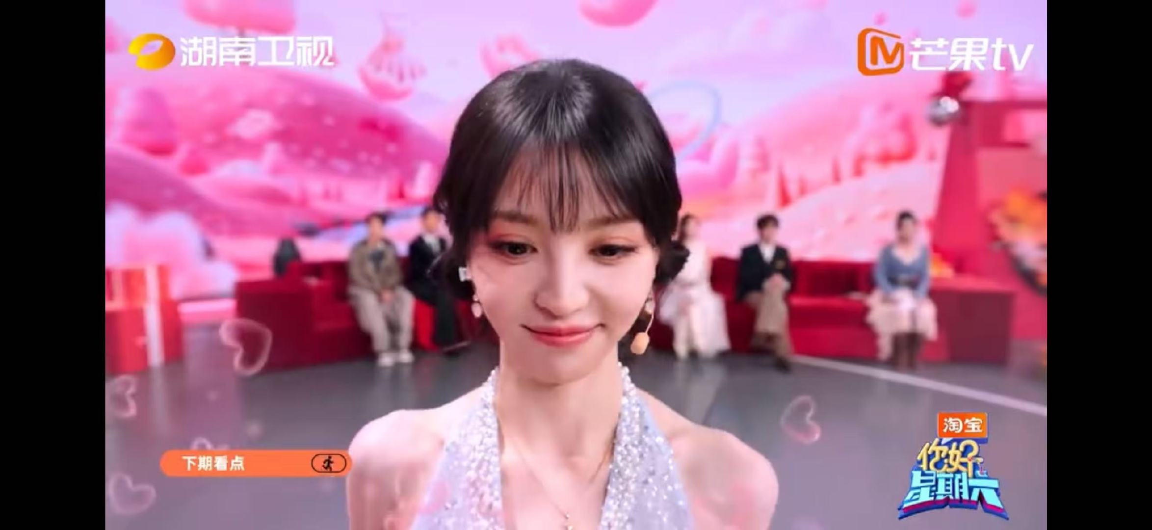 张凌赫田曦薇校园初恋味好浓真的梦回高中课堂！张凌赫和田曦薇一起做题，眼神互动超自