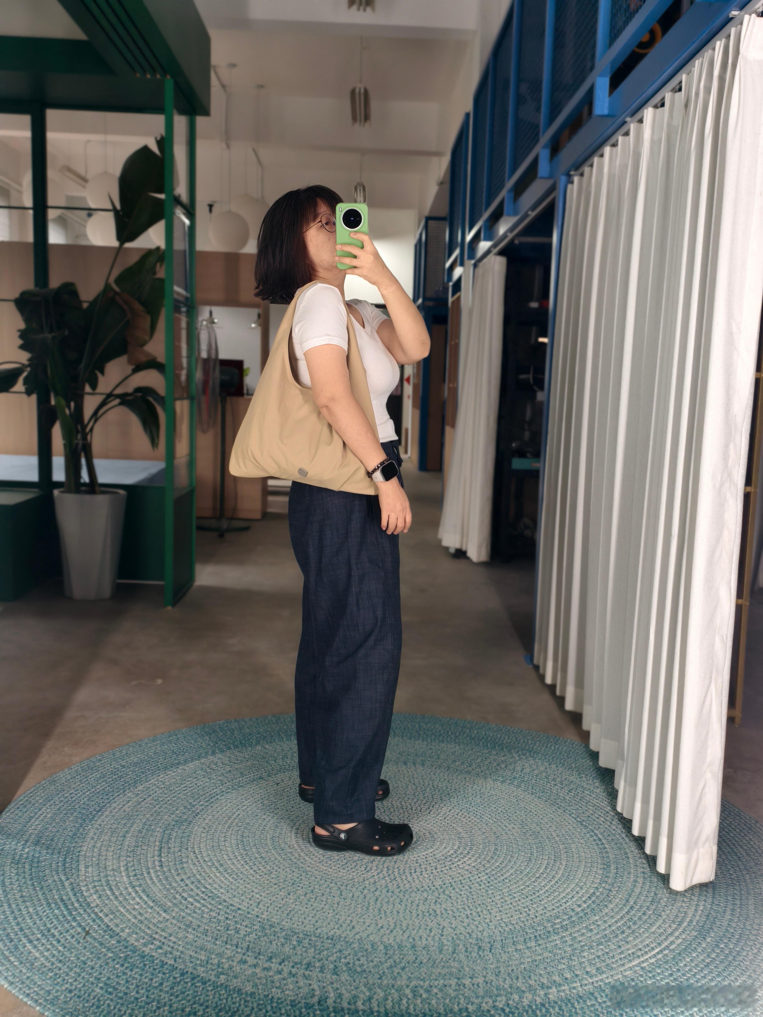ootd 抵达办公室。今天我是第一名。不知道这个状态还能持续多久，所以多拍点照片