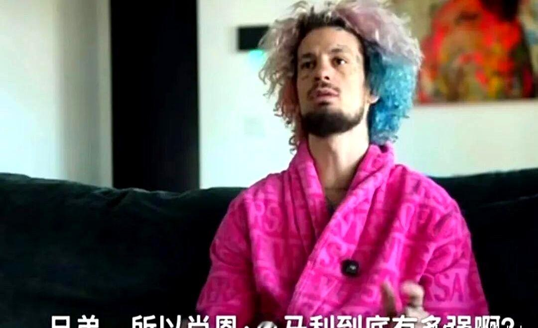 当宋亚东在上海把乌马尔一拳放倒时，台下沸腾，台外更热——“蜜糖”肖恩·奥马利立刻