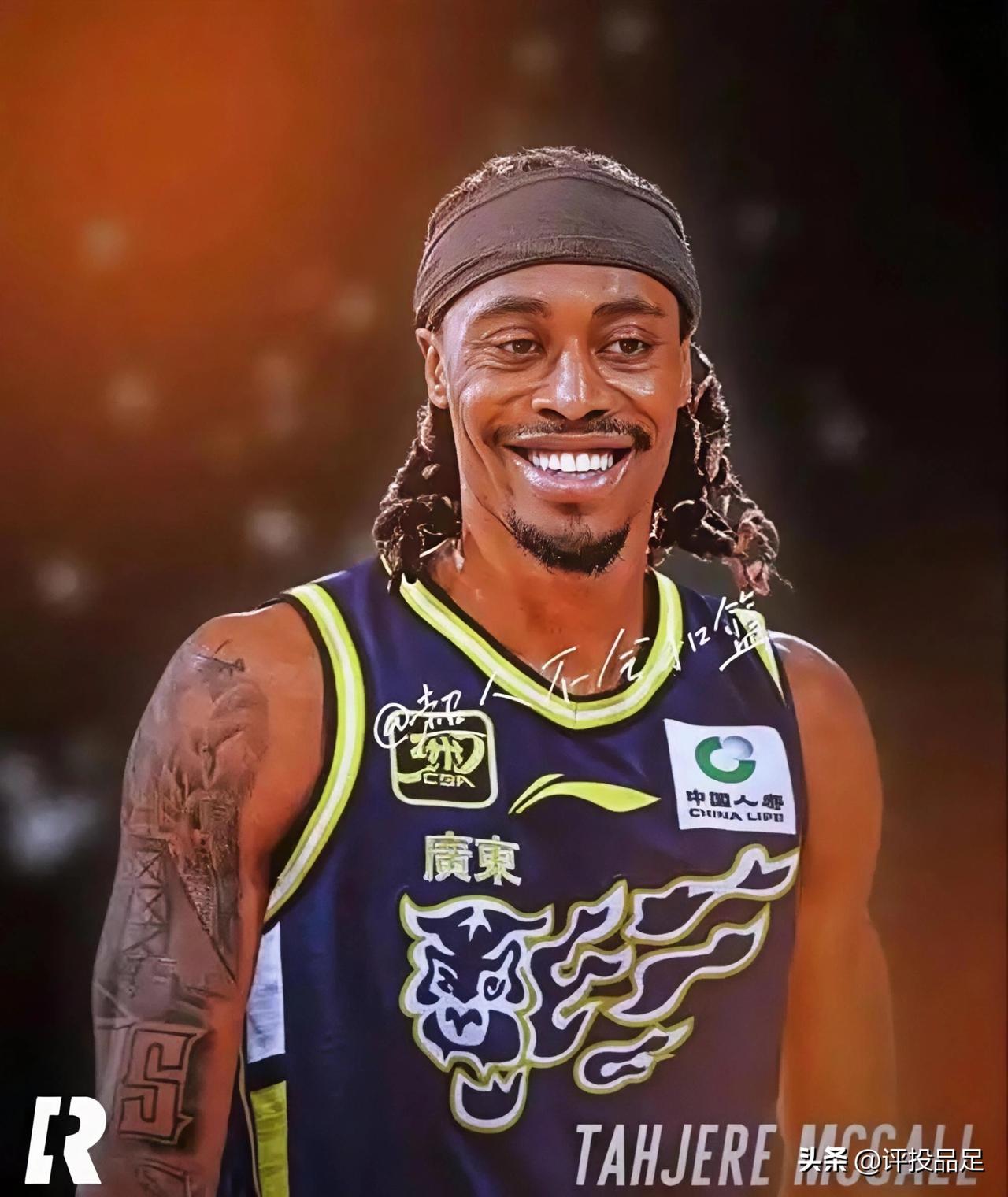 麦考尔[捂脸]
广东宏远萨林杰和萨姆纳因伤缺阵，今晚客战山东只有两名外援出战，这