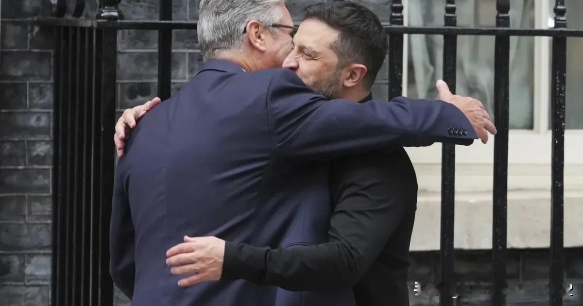 彭博社：斯塔默将在乌克兰谈判的“关键时刻”会见泽连斯基


周一，英国首相斯塔默