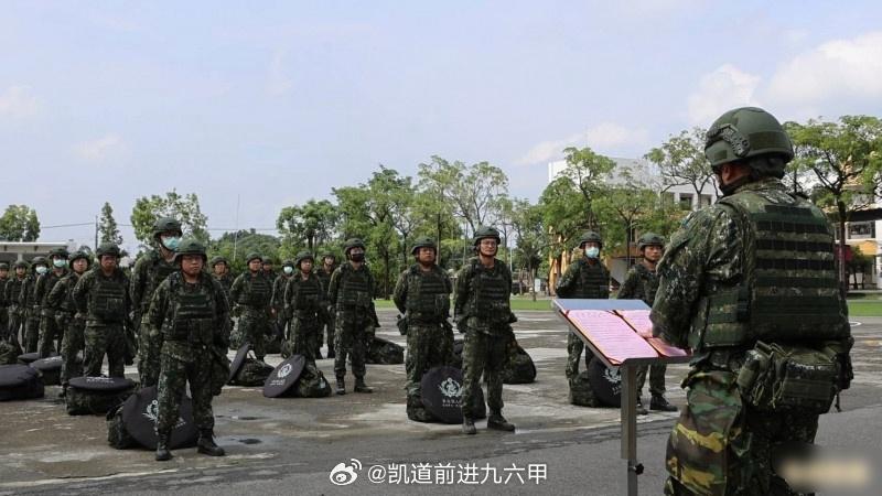8月11日伪台陆军步兵第137旅在台南实施“兵员补充操演”拉壮丁
伪台陆军步兵第