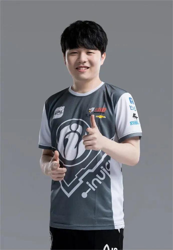 这就是Scout和Rookie的差距！以后XMM别再碰瓷Rookie了行吗？闹麻