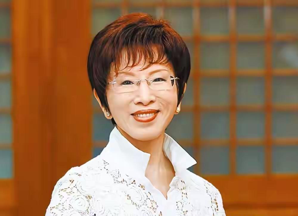 国民党内部只有洪秀柱敢于喊出一个中国是台湾加大陆，而且喊得是有声有色。“蒋介石当