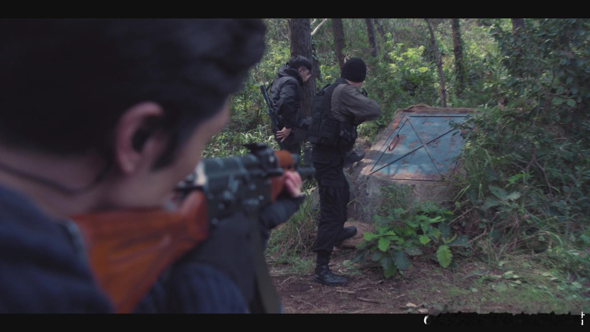 论现场导演组枪械组的问题，低级前后不接的BUG，M4抛壳口一会儿开一会儿关，站位