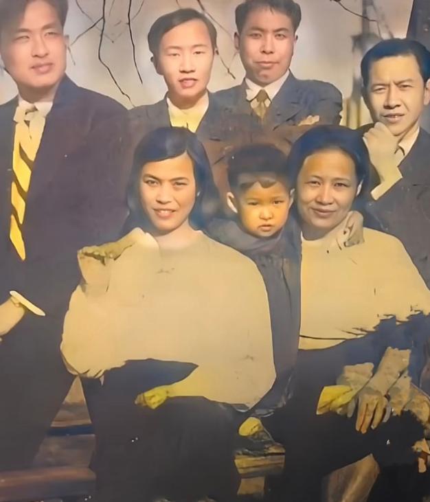 [微风]贺子珍临终前才说真话：1949年不是中央不准她进京，是她自己把调令给撕了