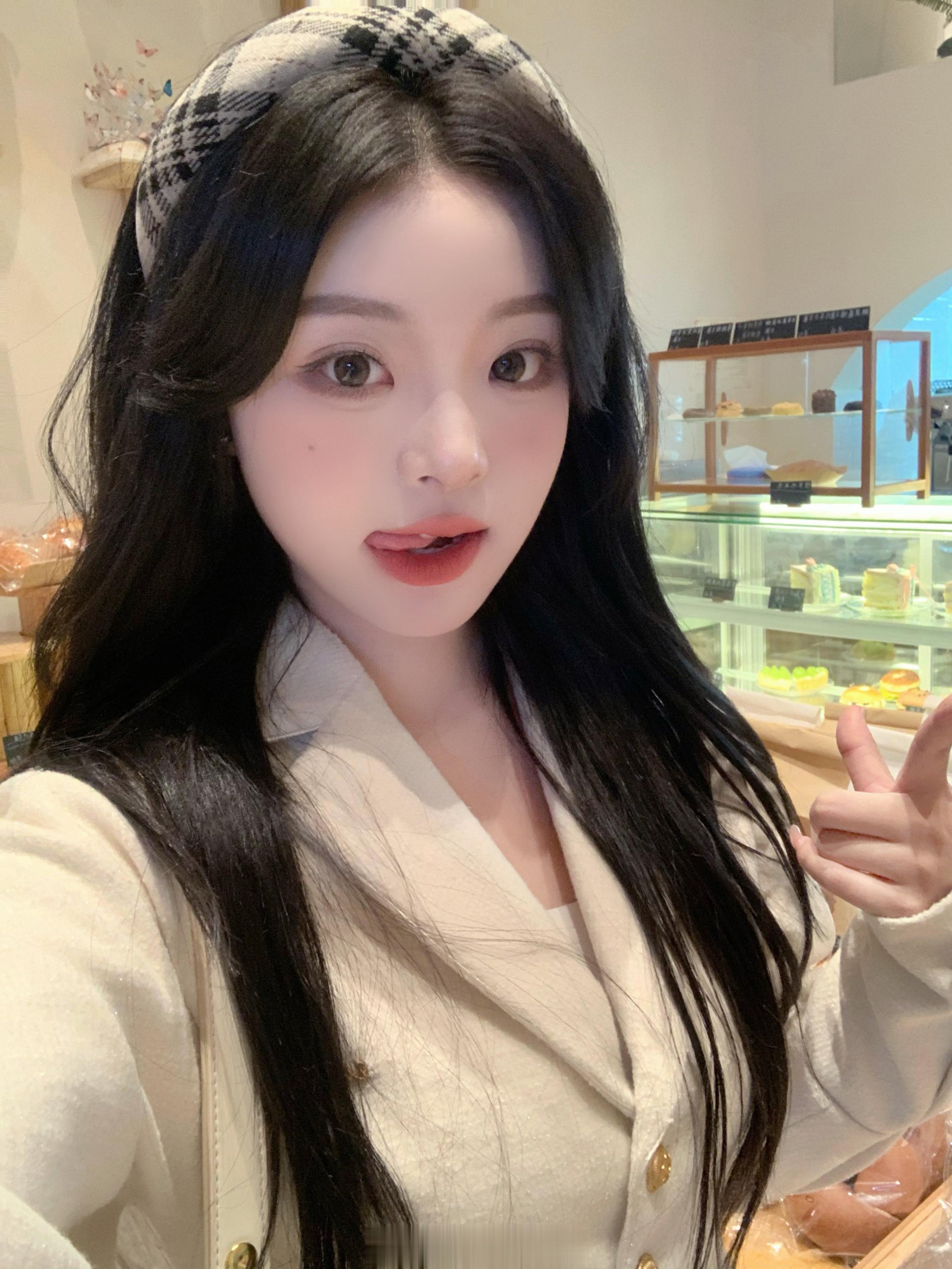 想住在面包店🍞 ​​​