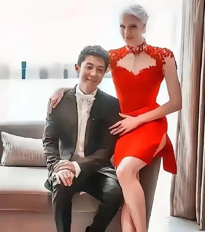 [微风]八年前，亿万豪门千金李白执意要嫁给撒贝宁，而与父亲决裂，八年后，李白终于