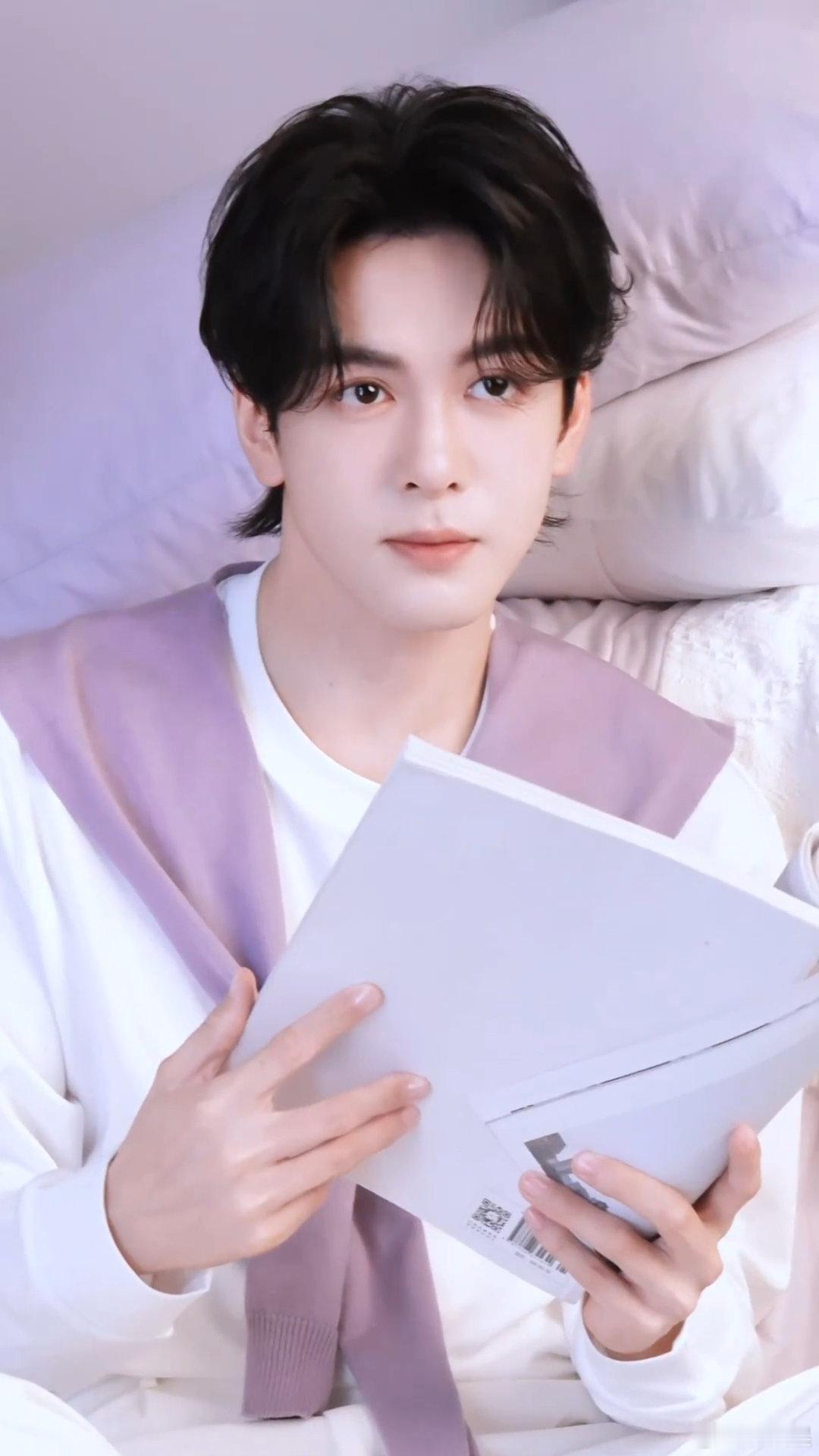 曾舜晞香芋紫蛋糕 曾舜晞生图状态好好 曾舜晞真的是生图王者！香芋紫造型软萌又帅气