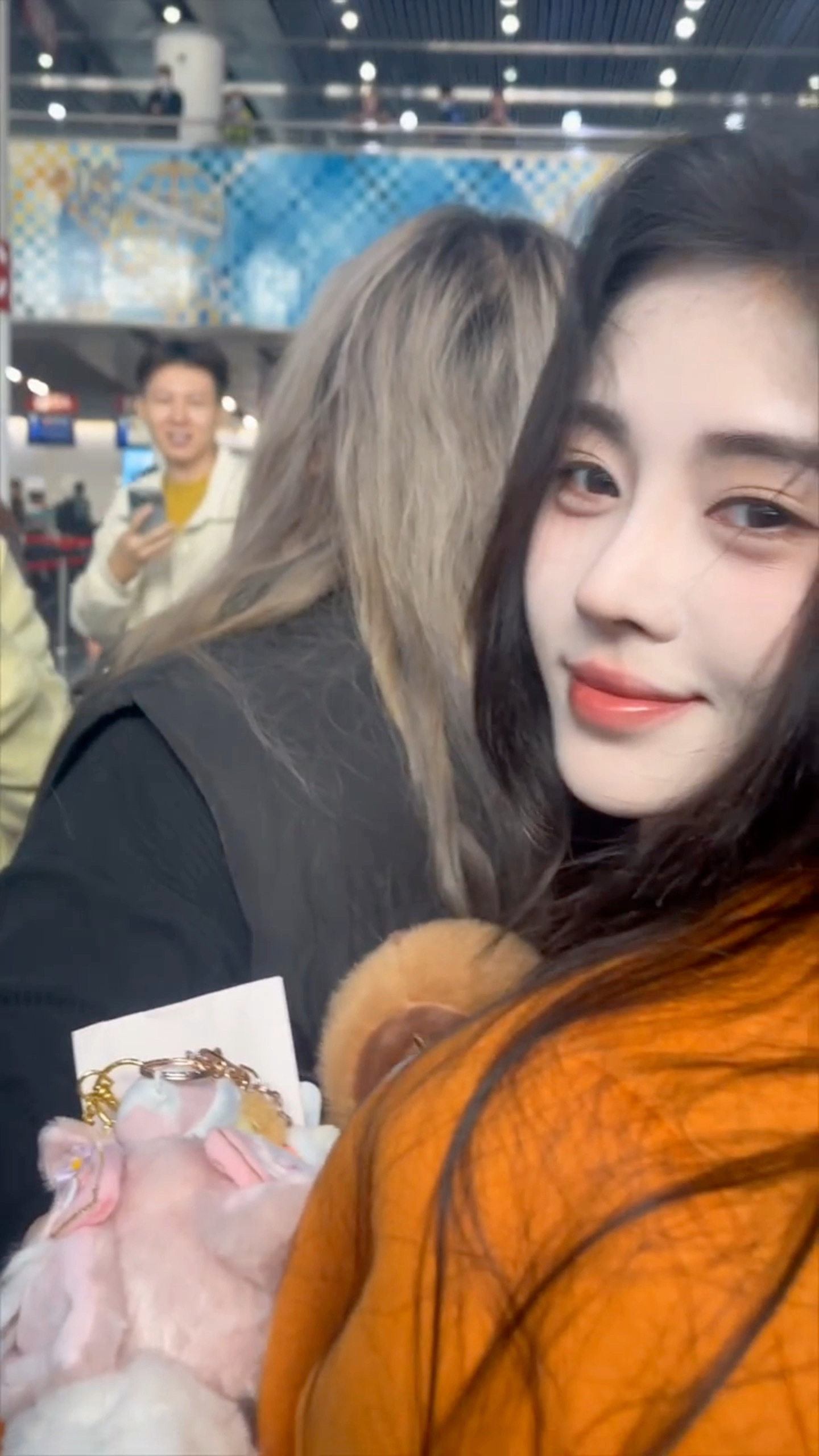 谁懂鞠婧祎这个live图，回头那一刻美晕了 ​​​