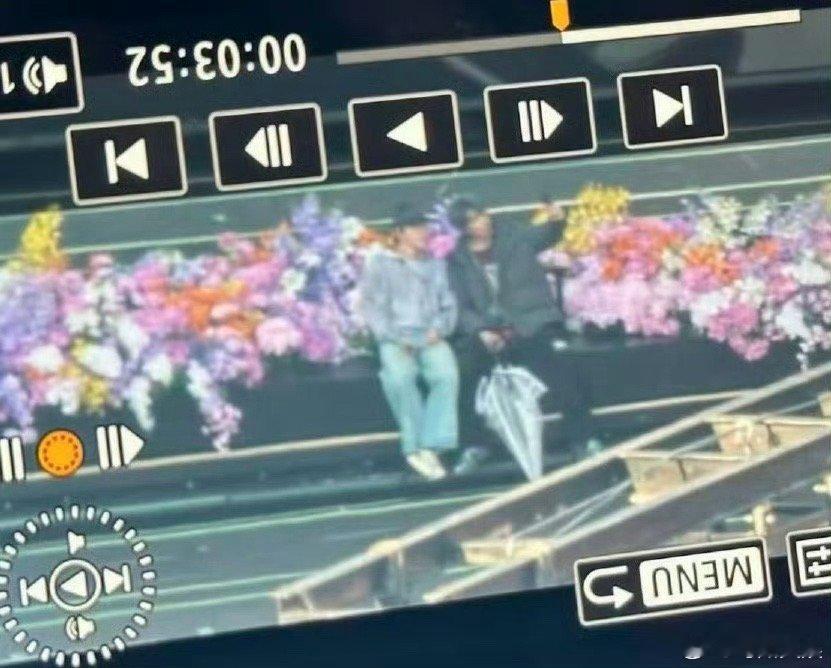 宋亚轩刘耀文坐花台上合照，真好，