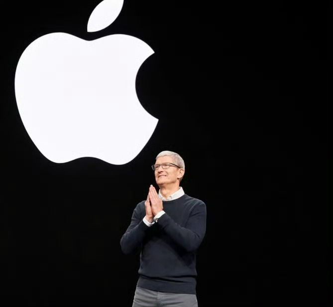 苹果新任CEO特努斯是谁库克不再担任苹果CEO库克将在夏季继续履行CEO职责，与