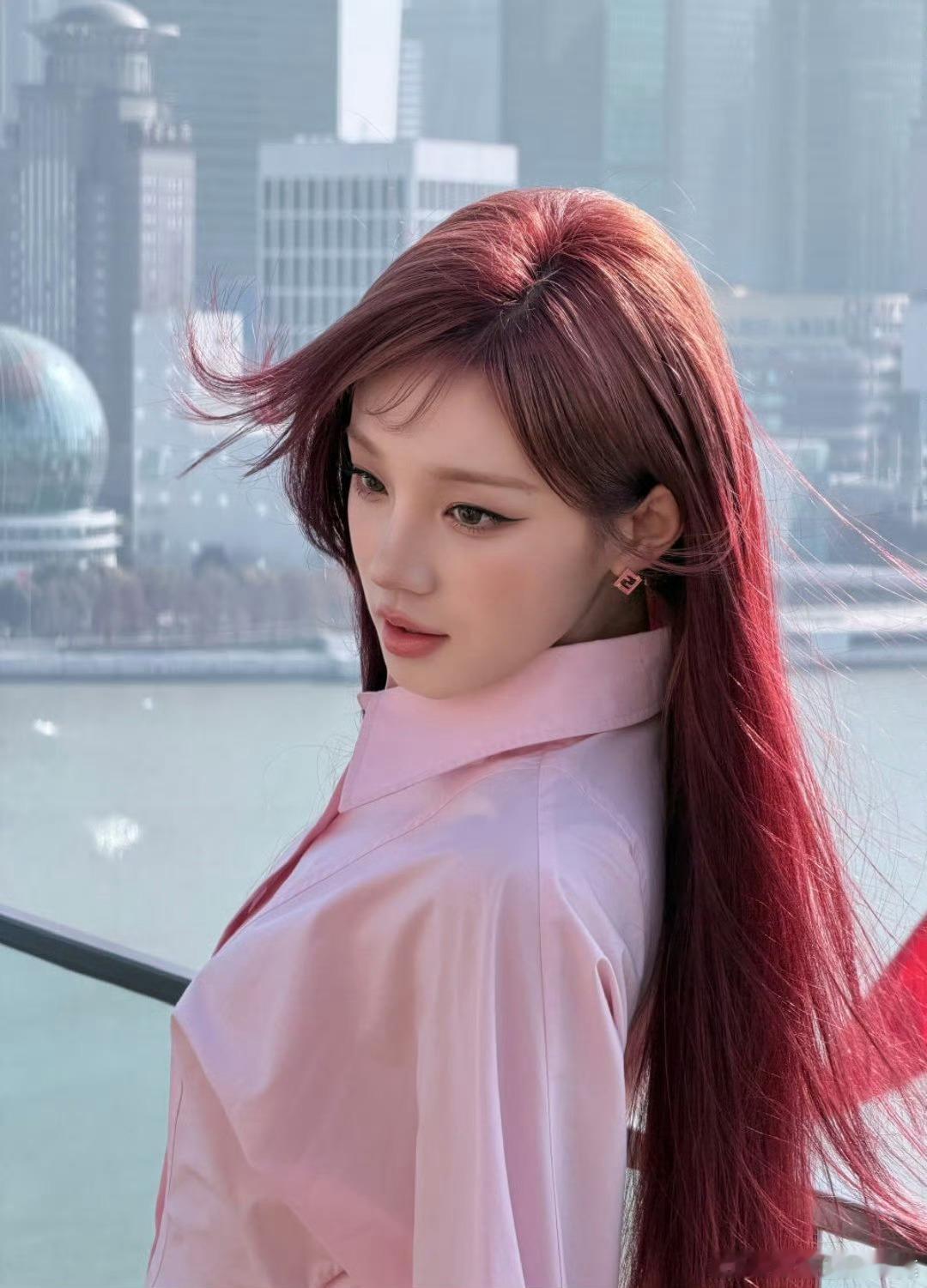 宋雨琦东方明珠下跳Zoo东方明珠下宋雨琦跳起《Zoo》，DNA瞬间觉醒。那稳飒的