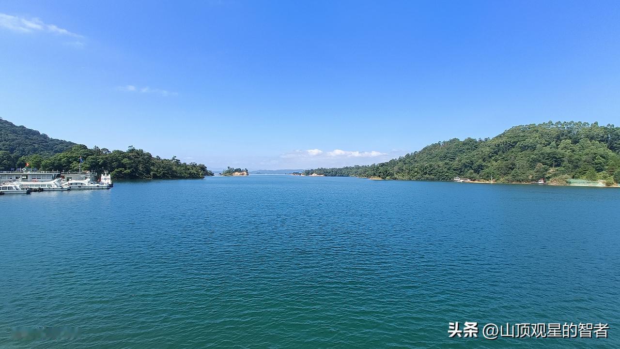在广东！找到了比洱海还治愈的“翡翠湖”🌿
 
370平方公里的湖面像被打翻的翡