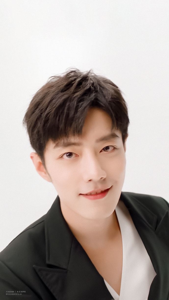 眉眼清俊，笑意温柔。你一出现，世界都温柔了。肖战热成啥样了◎肖战春分宜见面