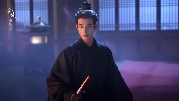 能说实话吗，怕被粉丝骂，感觉陈星旭现在比李承鄞时候帅 