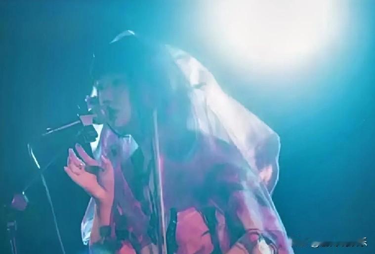 惊爆！摇滚巨星阿珍竟殒命电动座椅

摇滚巨星骤然陨落，乐坛痛失英才！11月9日上