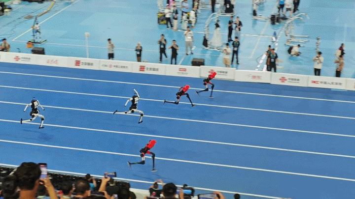 8.86秒！人形机器人百米竞速再次刷新纪录

 
 8月25日，第二届世界人形机
