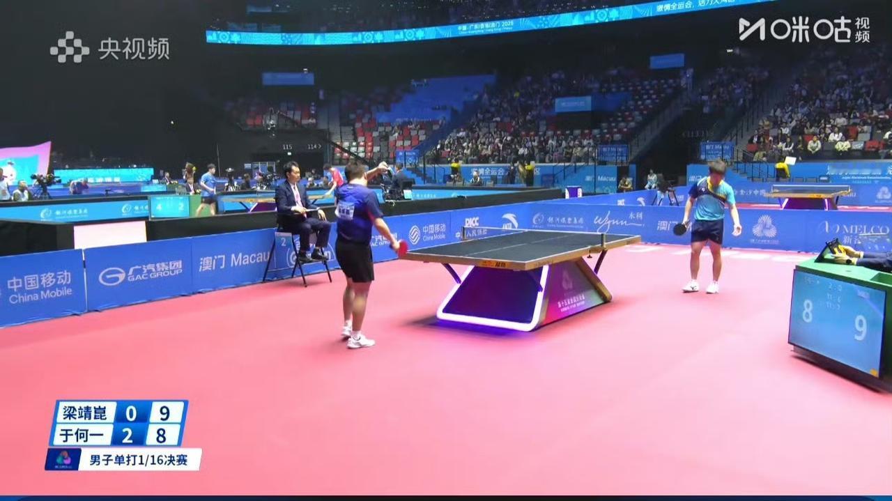 哎呀！大胖？
前两局河南队选手于何一11-6，11-7先胜了梁靖崑！
第一局河南