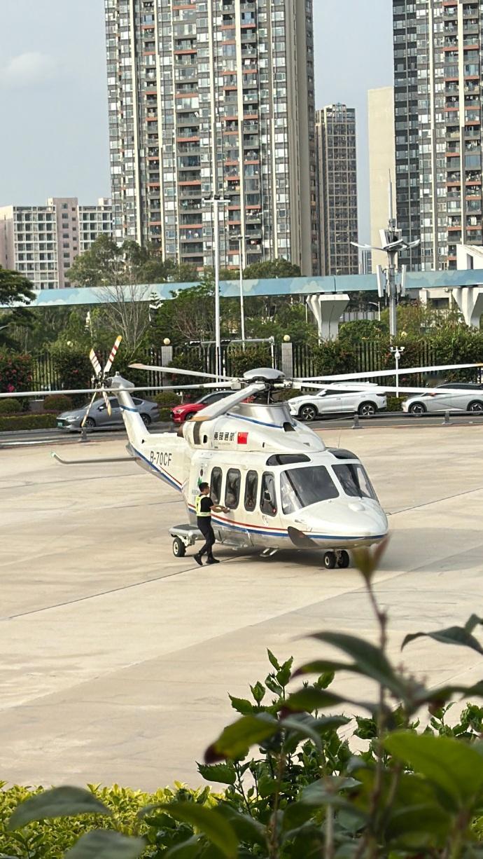 宠车主这块，腾势又整出新高度了。今晚第二代腾势D9登场，腾势直接安排了专属直升机