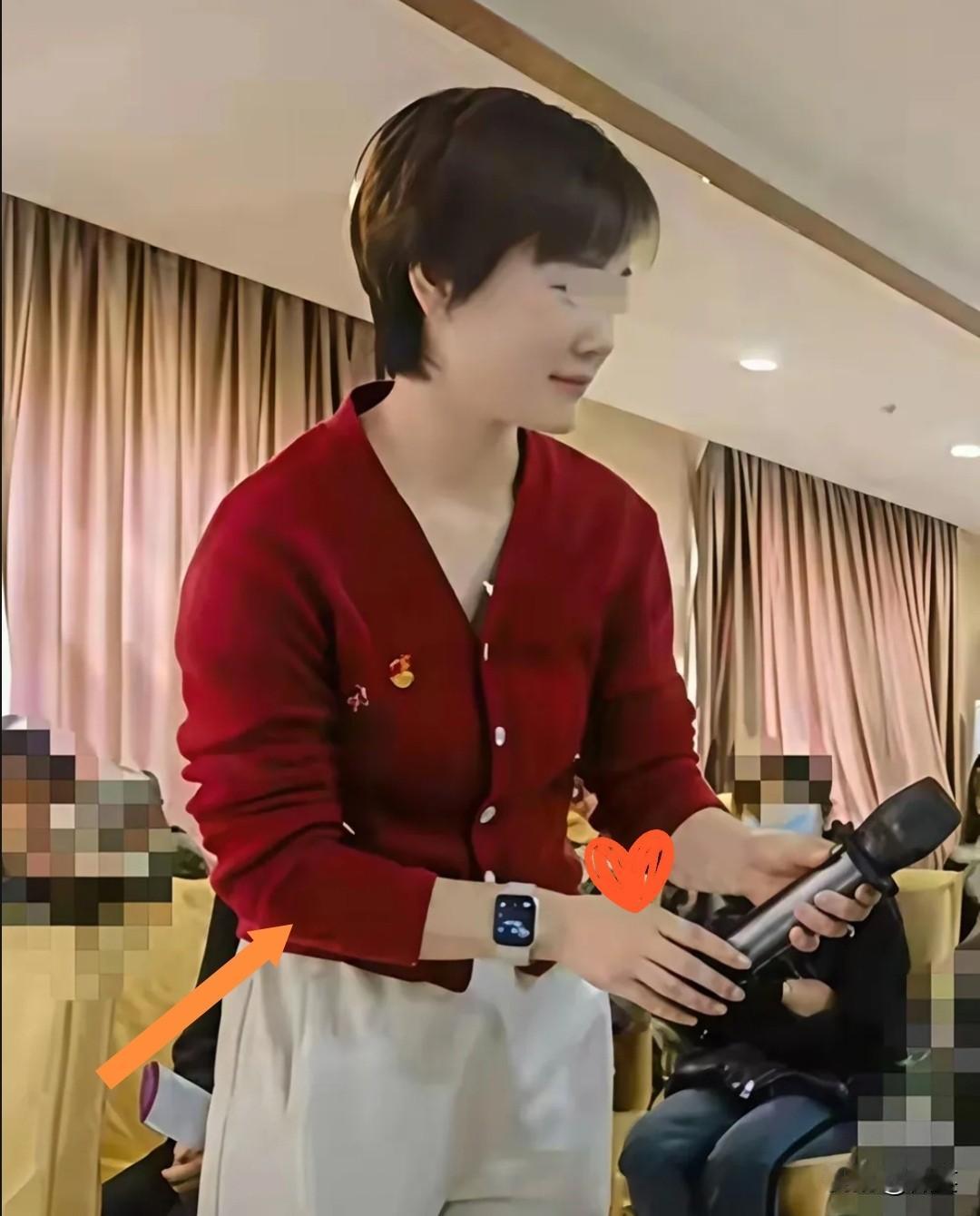 护士长也是靠祖副院长。
怪不得不愿意离婚。

护士长这个位置。
光会干活还真不够