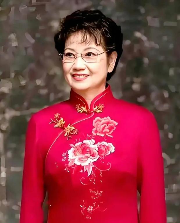 国家京剧院发的消息，说是今天凌晨走的，79岁。前阵子就听说她住院了，住了两三个月
