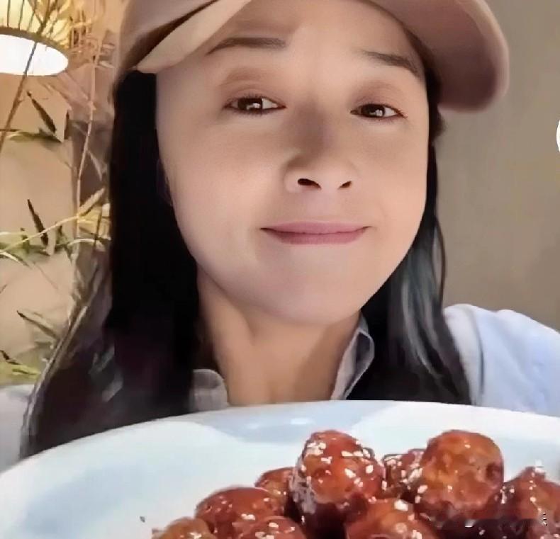 蒋欣晒出西安“爽吃”Vlog，展示了她如何在美食与健康之间找到平衡，引来众多网友