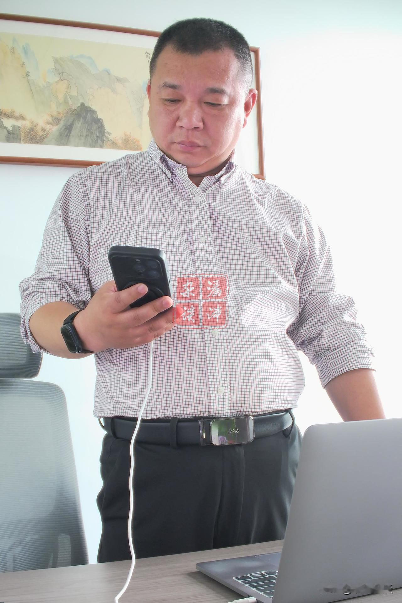 笑对生活，是豁达的人生态度；美在善良，是灵魂深处的光芒；乐在知足，是摒弃贪念的通