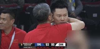 中国男篮，这支曾经跌入谷底的队伍，面对28次明目张胆的“黑哨”，竟然硬生生从地狱